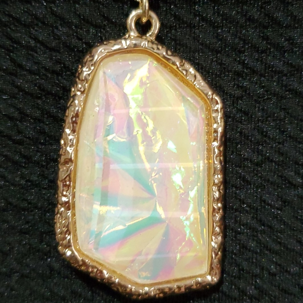 NWT Signed Gold Tone Holographic Foil Necklace